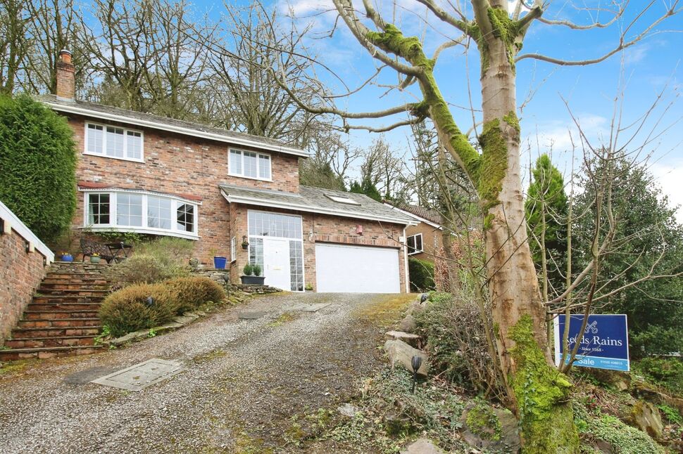 4 bedroom Detached House for sale, Ecton Avenue, Macclesfield, SK10 £