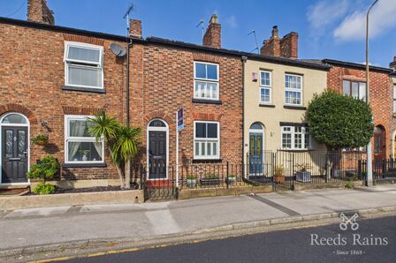 2 bedroom Mid Terrace House for sale