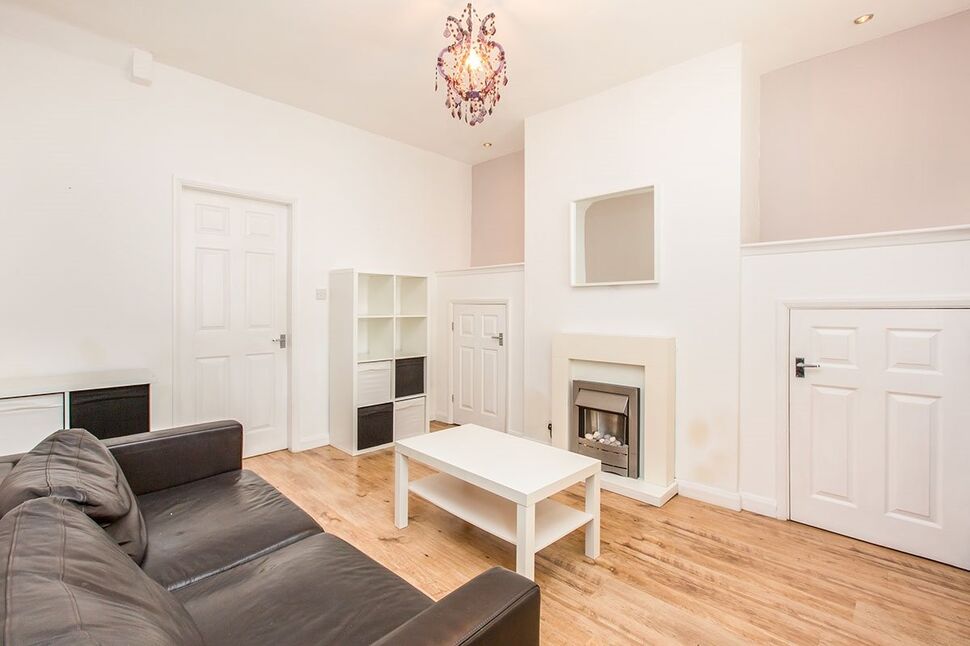 2 bedroom Mid Terrace House for sale, Garden Street, Macclesfield, SK10 £150,000