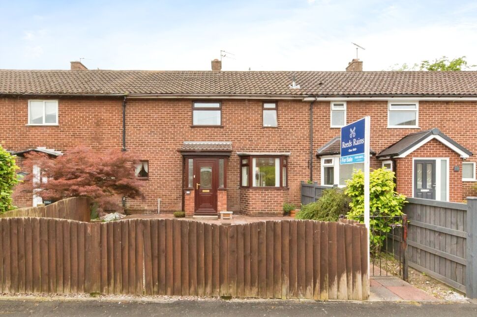 Main image of 2 bedroom Mid Terrace House for sale, Wentworth Avenue, Macclesfield, Cheshire, SK11