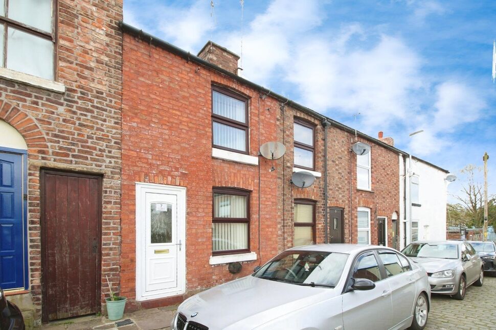 1 bedroom Mid Terrace House to rent