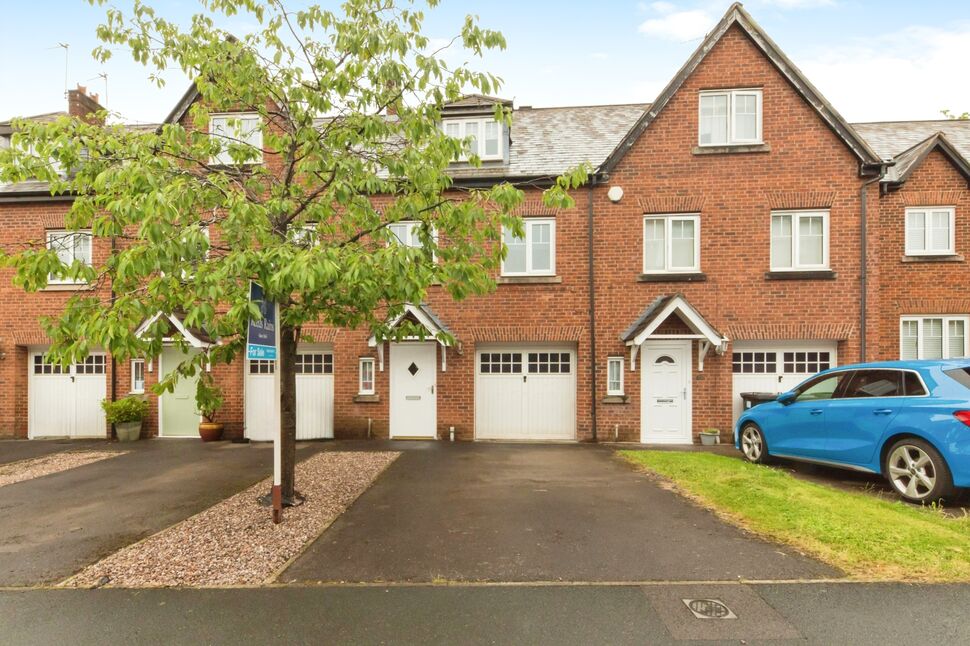 3 bedroom Mid Terrace House for sale, Eastgate, Macclesfield, SK10 £325,000