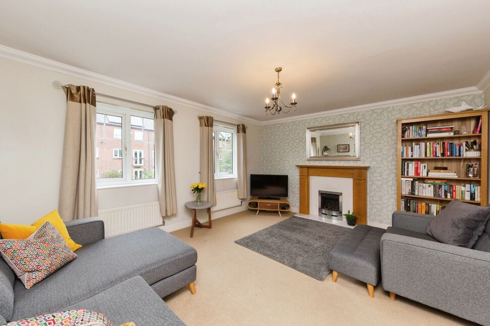 3 bedroom Mid Terrace House for sale, Eastgate, Macclesfield, SK10 £325,000