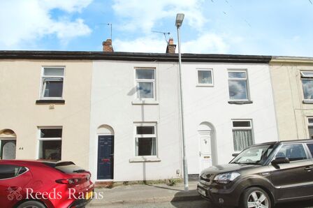 2 bedroom Mid Terrace House to rent