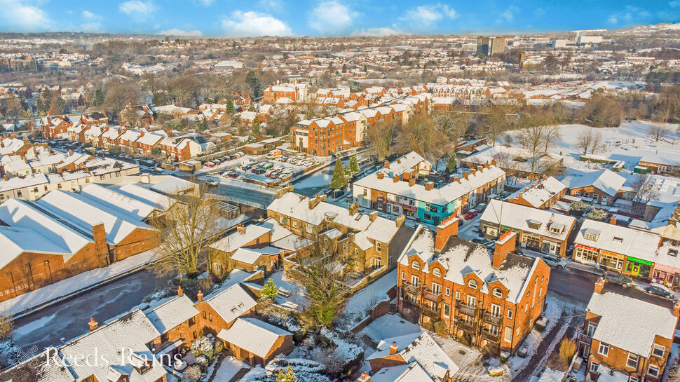Main image of 2 bedroom Flat for sale, Roan House Way, Macclesfield, Cheshire, SK11