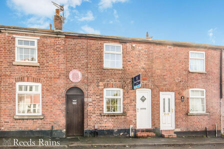 Black Road, 2 bedroom Mid Terrace House for sale, £167,500