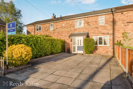 2 bedroom Mid Terrace House for sale