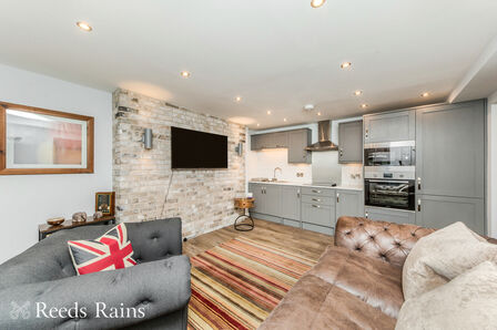 2 bedroom  Flat for sale