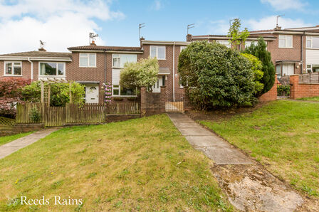 3 bedroom Mid Terrace House for sale