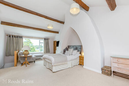 3 bedroom Mid Terrace House for sale