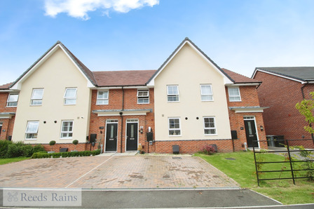 4 bedroom Mid Terrace House for sale