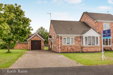 2 bedroom End Terrace Bungalow for sale