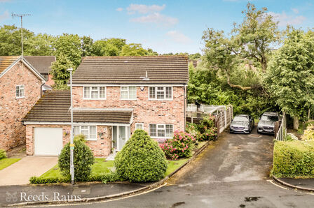The Whitfields, 4 bedroom Detached House for sale, £525,000