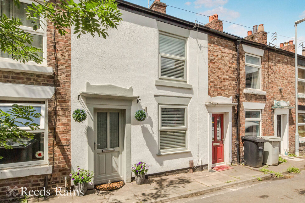 2 bedroom Mid Terrace House for sale