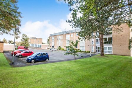 Linden Court, 2 bedroom Flat for sale, &pound;90,000