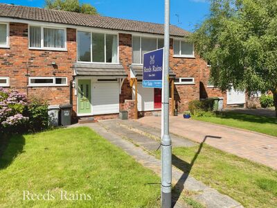 3 bedroom Mid Terrace House for sale