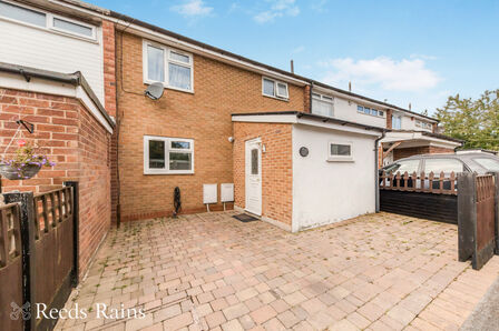 3 bedroom Mid Terrace House for sale