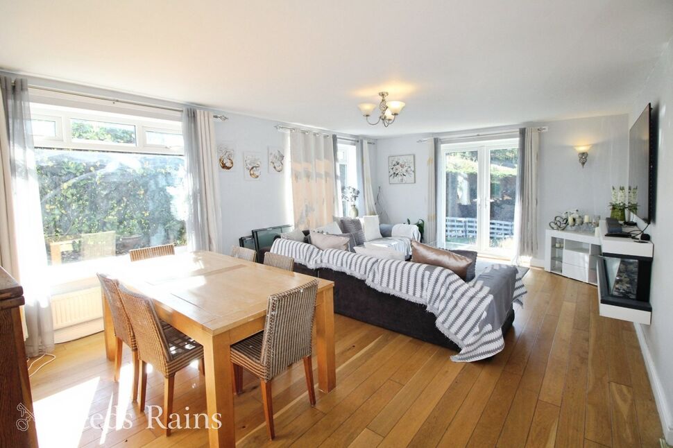 Lounge / Dining Room