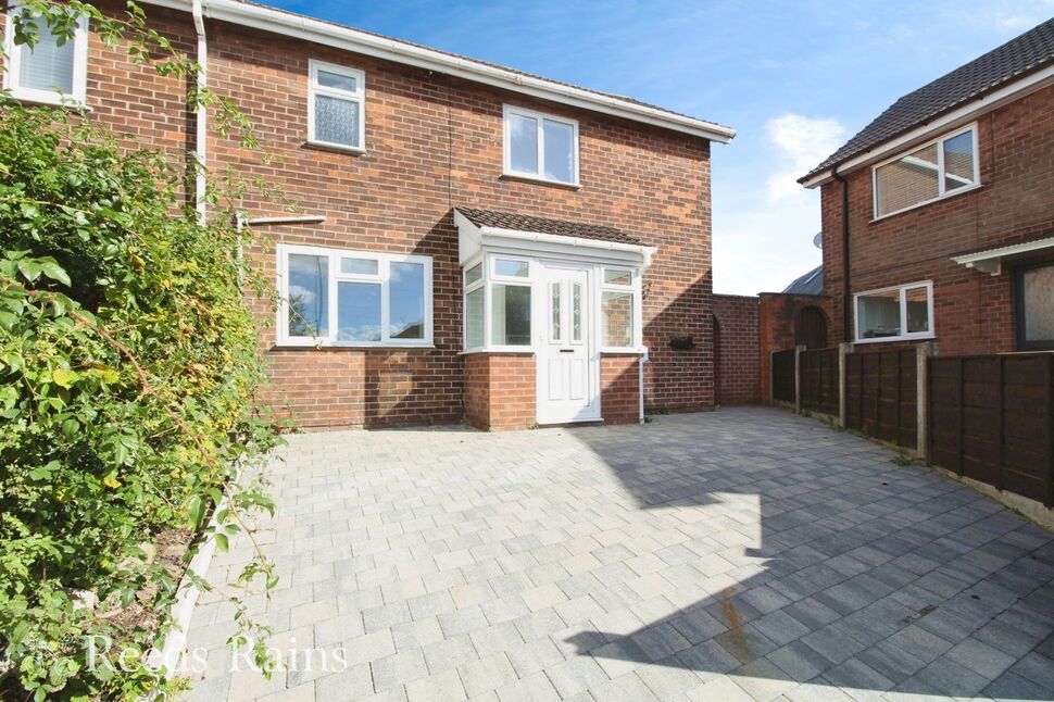 Main image of 3 bedroom Semi Detached House to rent, Leadbeaters Close, Macclesfield, Cheshire, SK11
