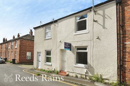 2 bedroom Mid Terrace House for sale