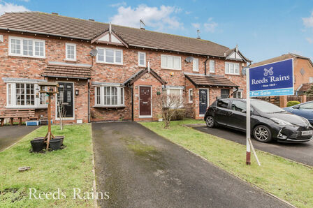 2 bedroom Mid Terrace House for sale
