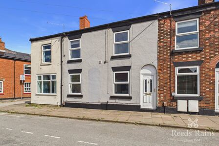 2 bedroom Mid Terrace House for sale