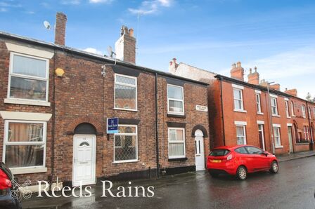 2 bedroom Mid Terrace House for sale