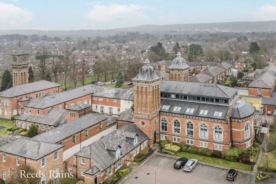 Main image of 3 bedroom Flat for sale, Pavilion Way, Macclesfield, Cheshire, SK10