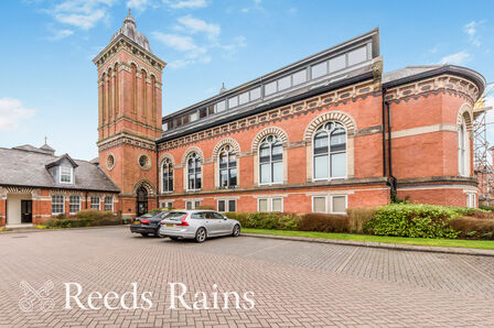 3 bedroom Flat for sale