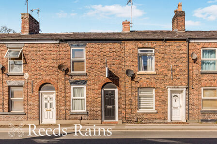 3 bedroom Mid Terrace House for sale