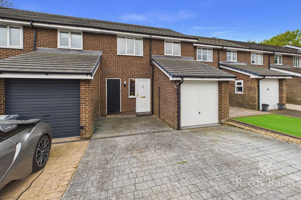 3 bedroom Mid Terrace House for sale
