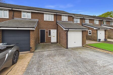 3 bedroom Mid Terrace House for sale