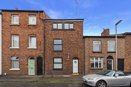 Crompton Road, 4 bedroom Mid Terrace House to rent, &pound;1,500 pcm