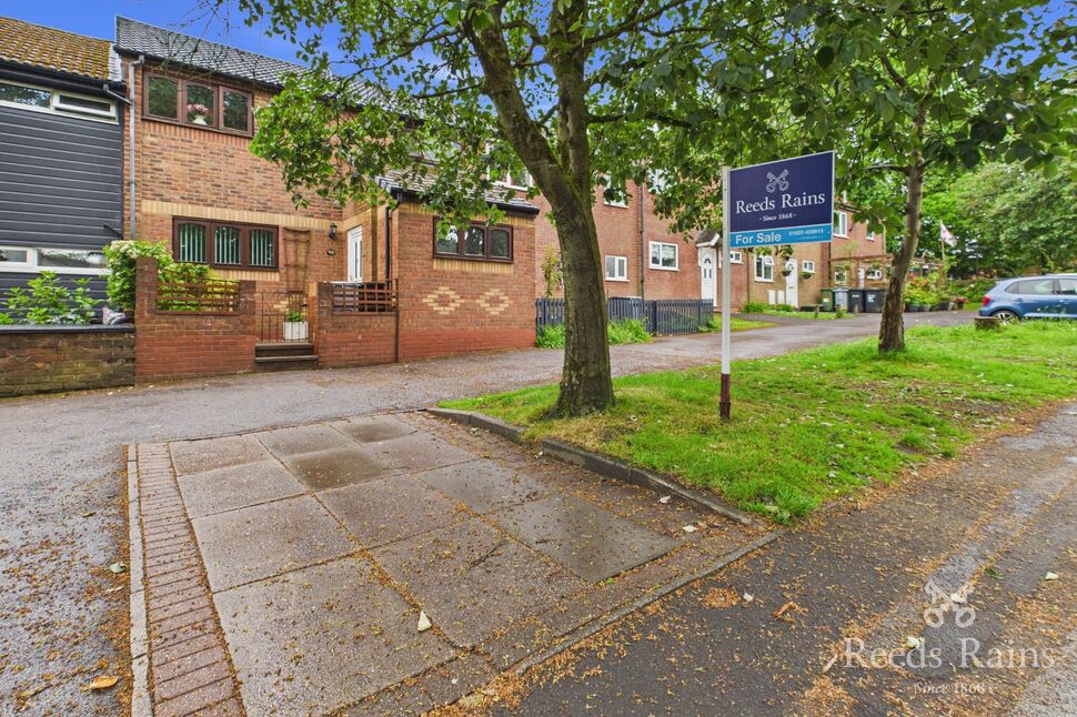 Main image of 3 bedroom Mid Terrace House for sale, Kendal Road, Macclesfield, Cheshire, SK11