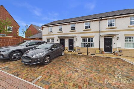 3 bedroom Mid Terrace House for sale