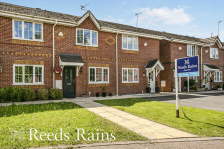 2 bedroom Mid Terrace House for sale