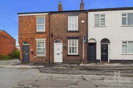 2 bedroom Mid Terrace House for sale