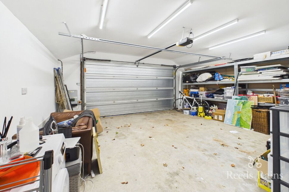 DOUBLE GARAGE