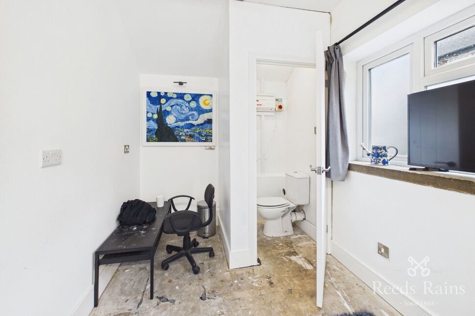 Cloakroom / WC