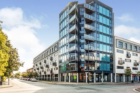 Stretford Road, 2 bedroom  Flat to rent, £1,150 pcm