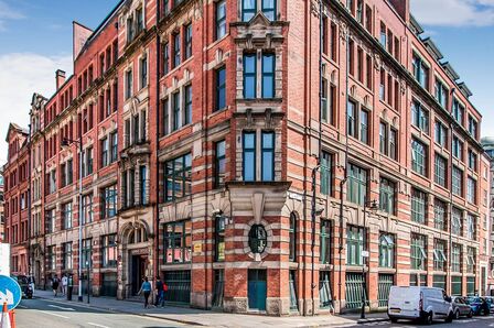 Whitworth Street, 1 bedroom  Flat to rent, £1,100 pcm