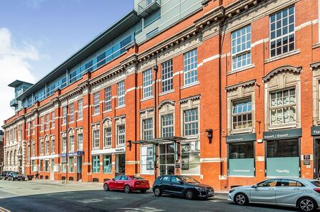 Newton Street, 2 bedroom  Flat to rent, £1,400 pcm