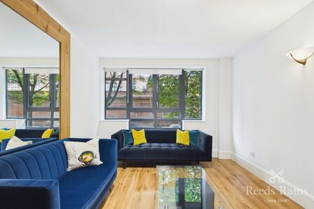 Cobourg Street, 2 bedroom Flat to rent, &pound;1,300 pcm