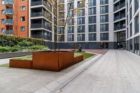 Piccadilly Place, 2 bedroom  Flat to rent, £1,500 pcm
