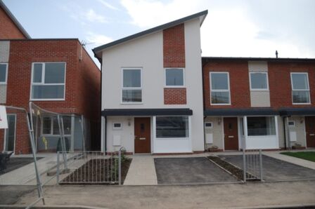 2 bedroom Semi Detached House to rent