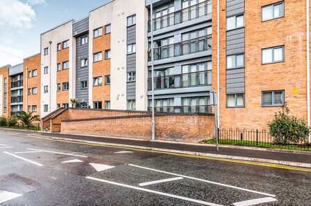 Moss Lane East, 1 bedroom  Flat to rent, £900 pcm