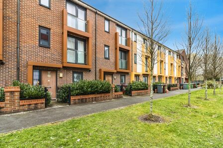 Upper Brook Street, 4 bedroom Mid Terrace House to rent, £1,575 pcm