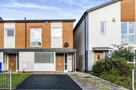 Dunsop Avenue, 3 bedroom Mid Terrace House to rent, £1,300 pcm