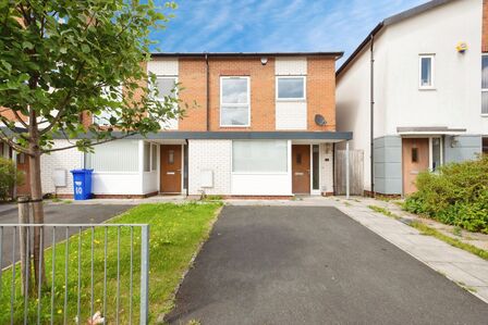 Dunsop Avenue, 3 bedroom Mid Terrace House to rent, £1,300 pcm