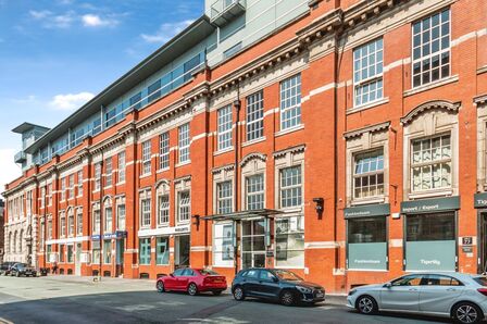 Newton Street, 2 bedroom  Flat to rent, £1,300 pcm